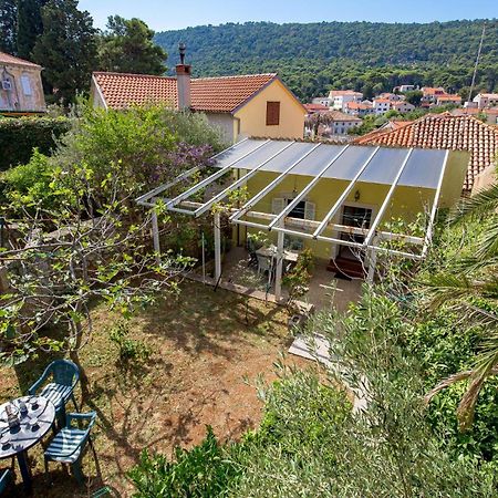 Lovely Apartment In Veli Losinj With Kitchen Eksteriør billede
