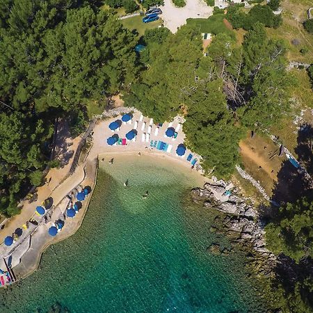 Lovely Apartment In Veli Losinj With Kitchen Eksteriør billede