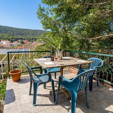 Lovely Apartment In Veli Losinj With Kitchen Eksteriør billede