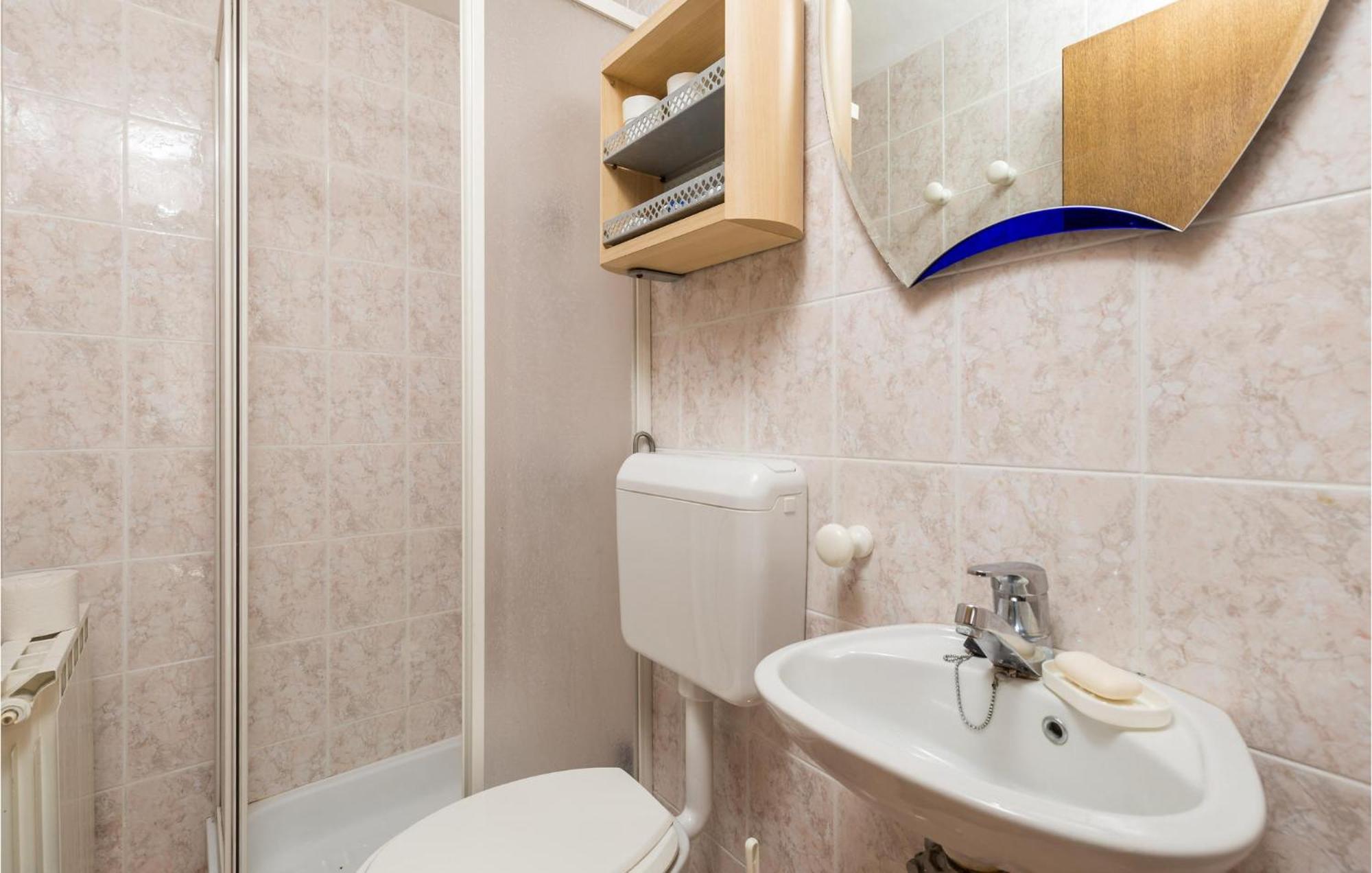 Lovely Apartment In Veli Losinj With Kitchen Eksteriør billede