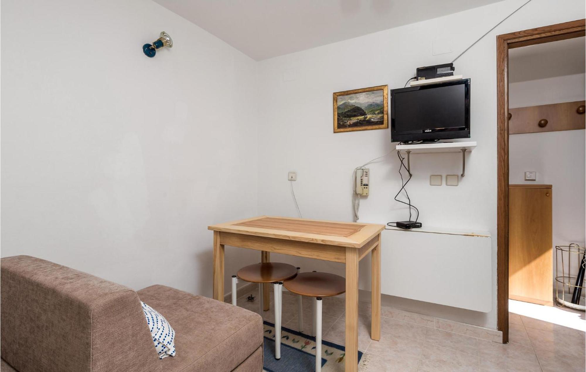 Lovely Apartment In Veli Losinj With Kitchen Eksteriør billede
