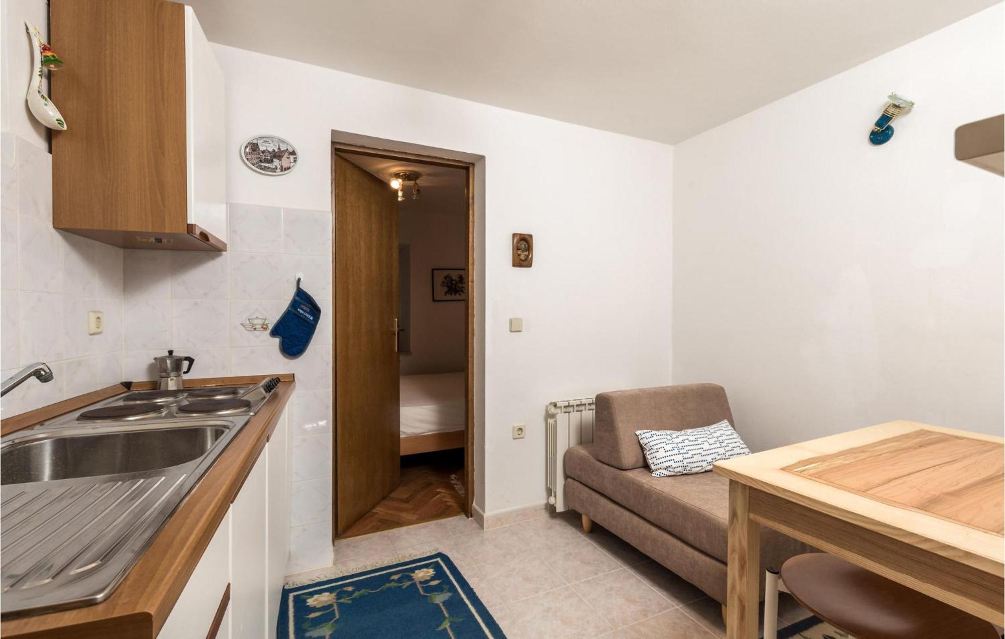 Lovely Apartment In Veli Losinj With Kitchen Eksteriør billede