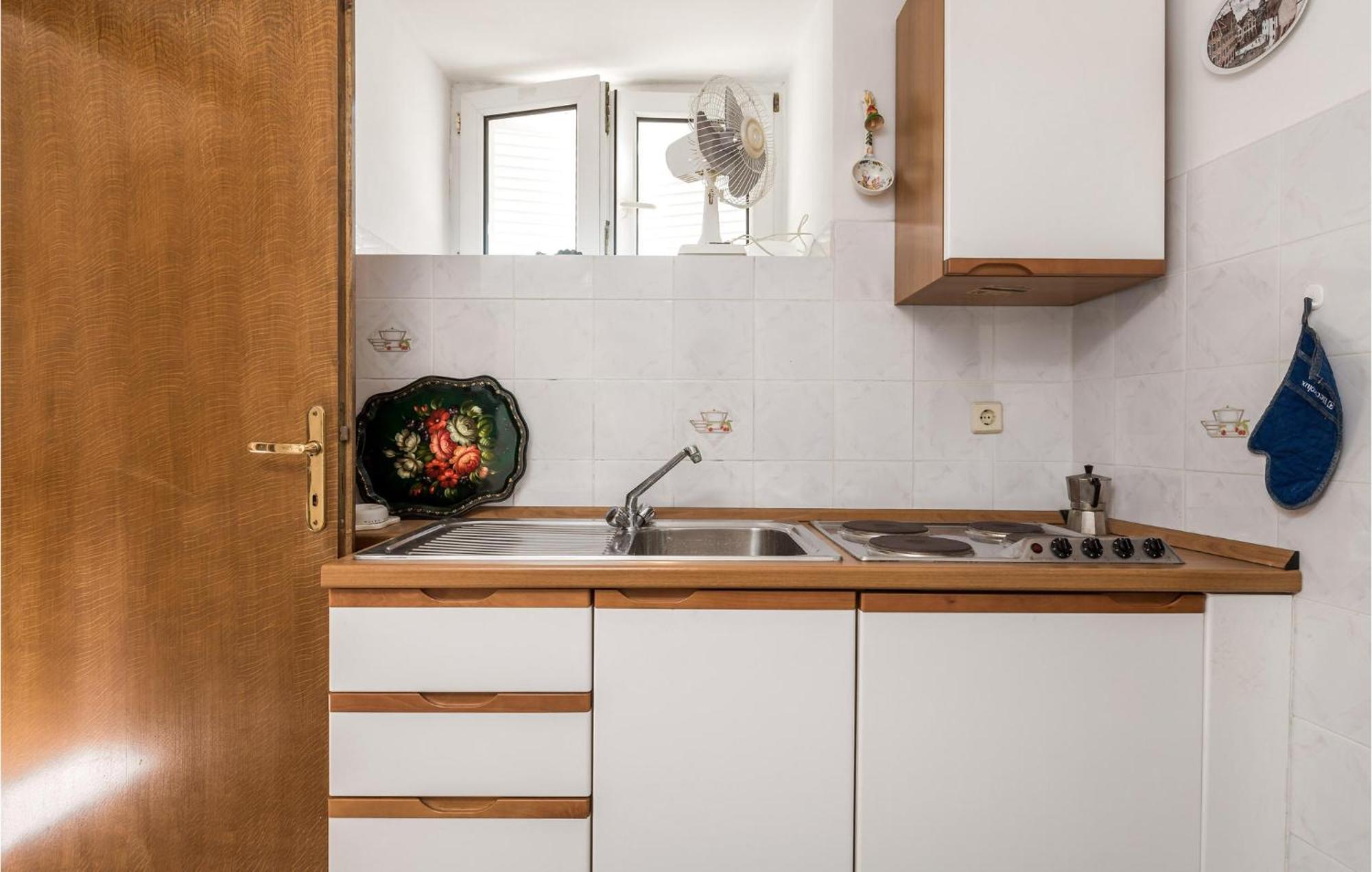 Lovely Apartment In Veli Losinj With Kitchen Eksteriør billede