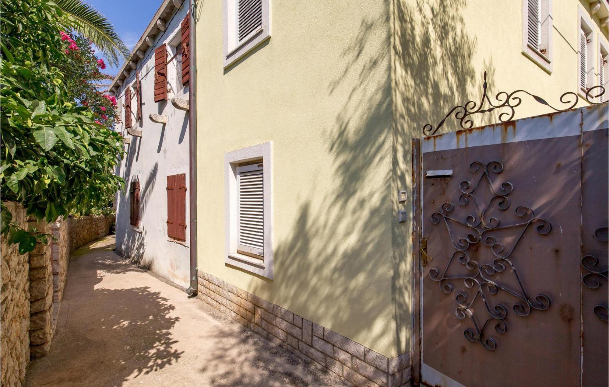 Lovely Apartment In Veli Losinj With Kitchen Eksteriør billede
