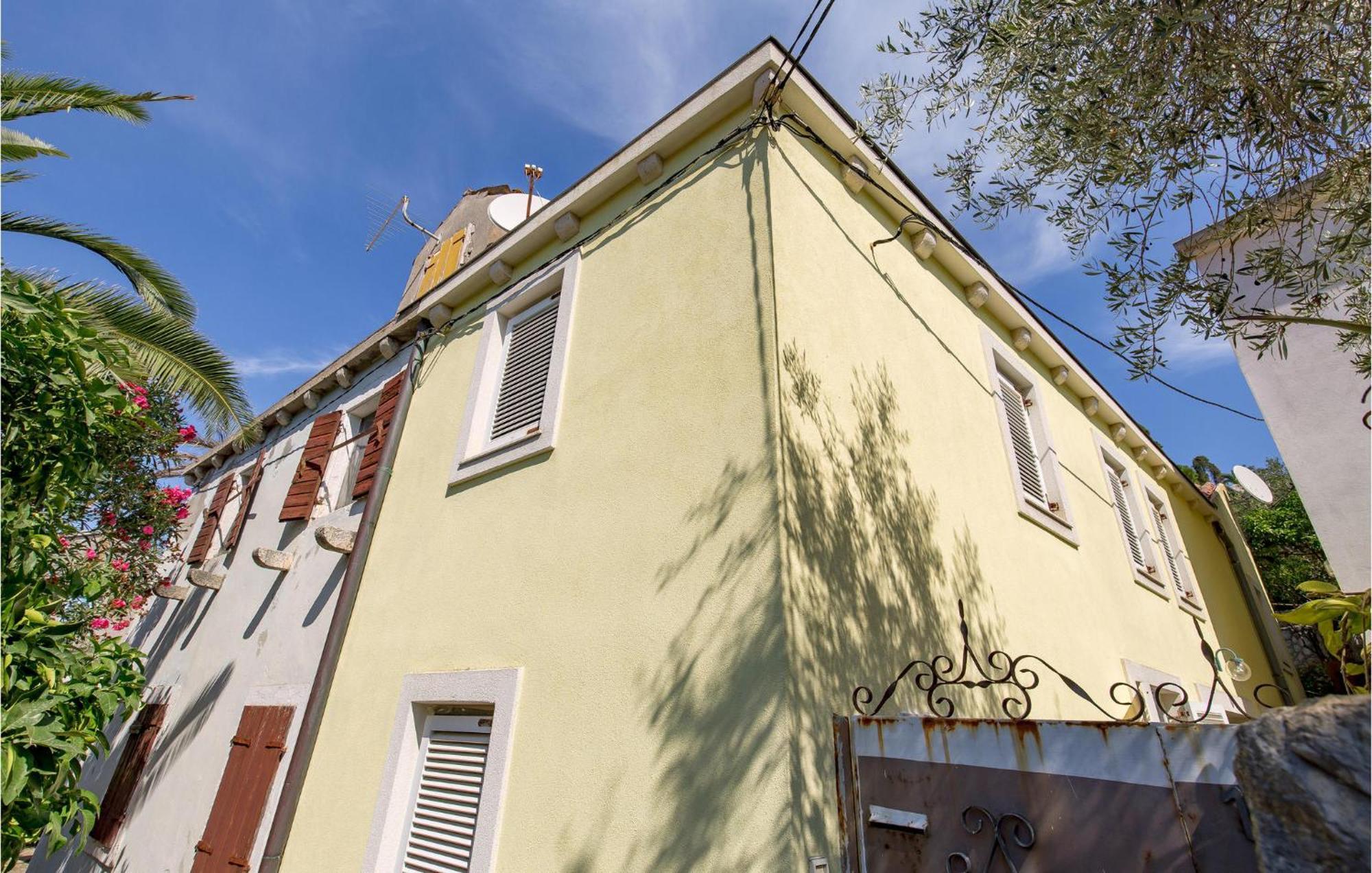 Lovely Apartment In Veli Losinj With Kitchen Eksteriør billede