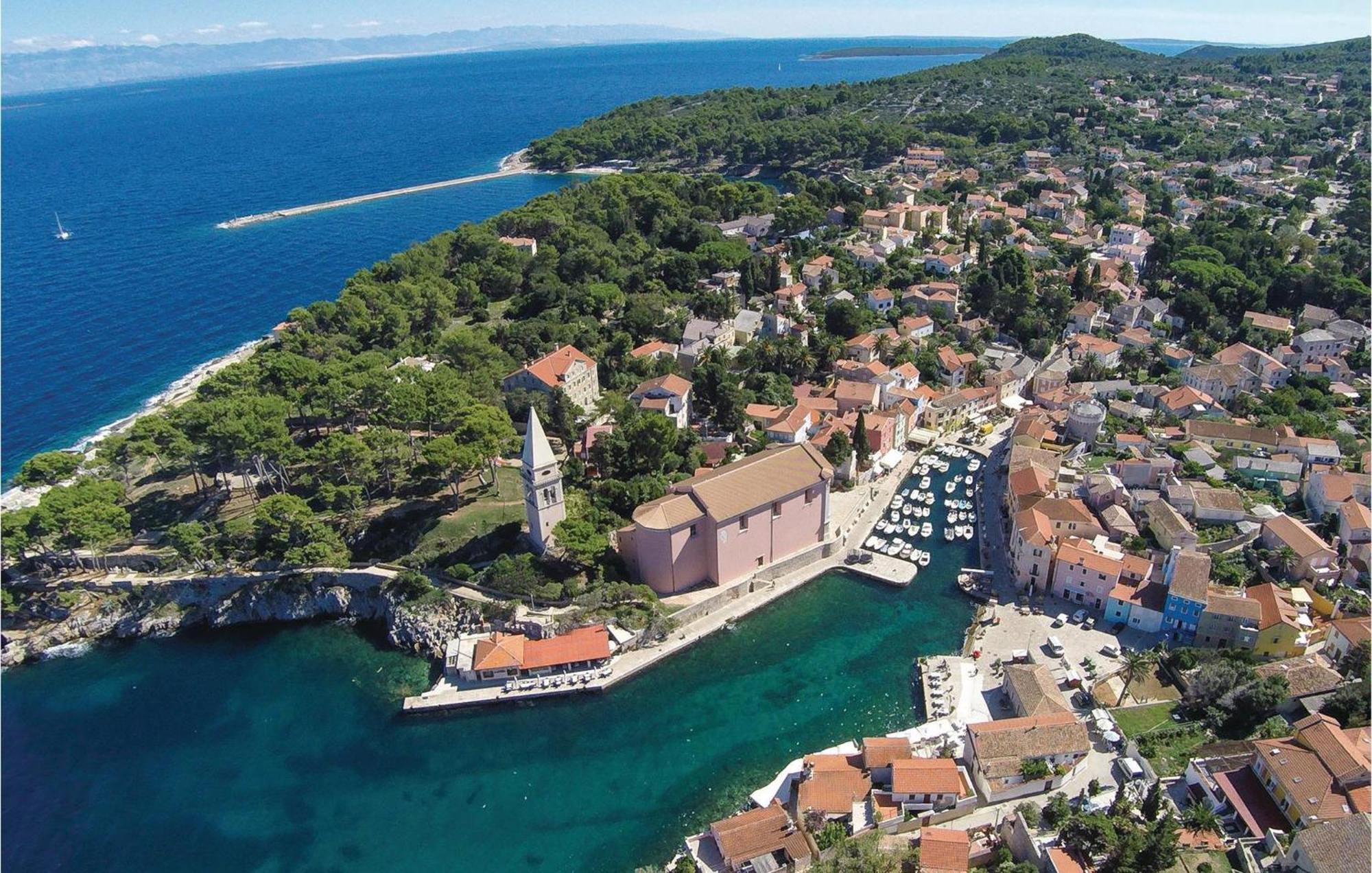 Lovely Apartment In Veli Losinj With Kitchen Eksteriør billede