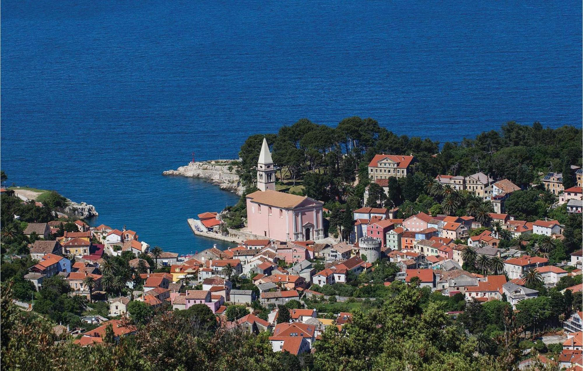 Lovely Apartment In Veli Losinj With Kitchen Eksteriør billede
